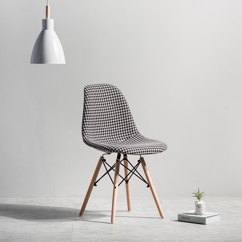 开云（中国） - 坐具|餐椅|办公家具|设计师家具|伊姆斯®软垫餐椅